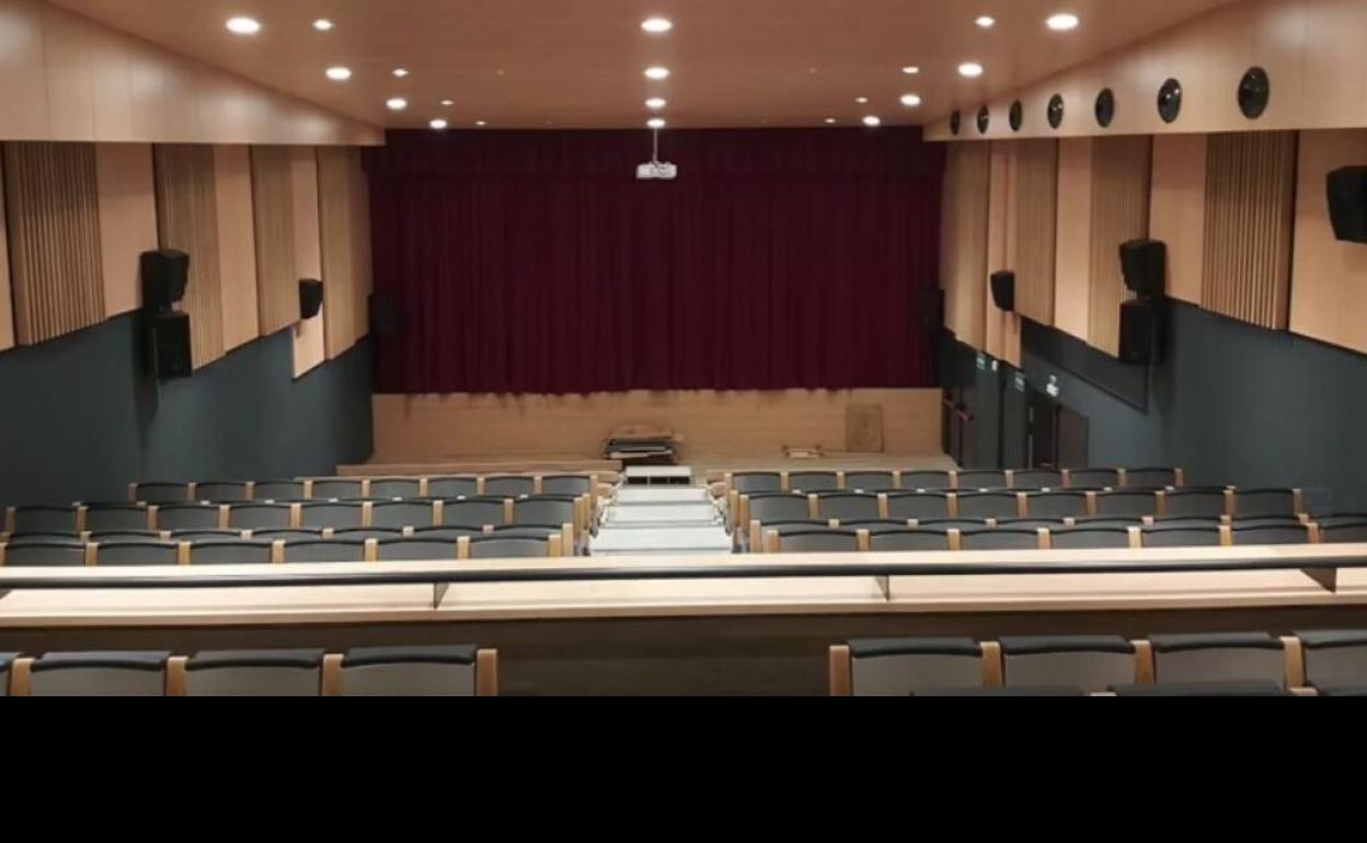 Aretoa sortzaile ezberdinentzako toki publikoa izatearekin batera, eskaintza propioa ere atonduko du. 