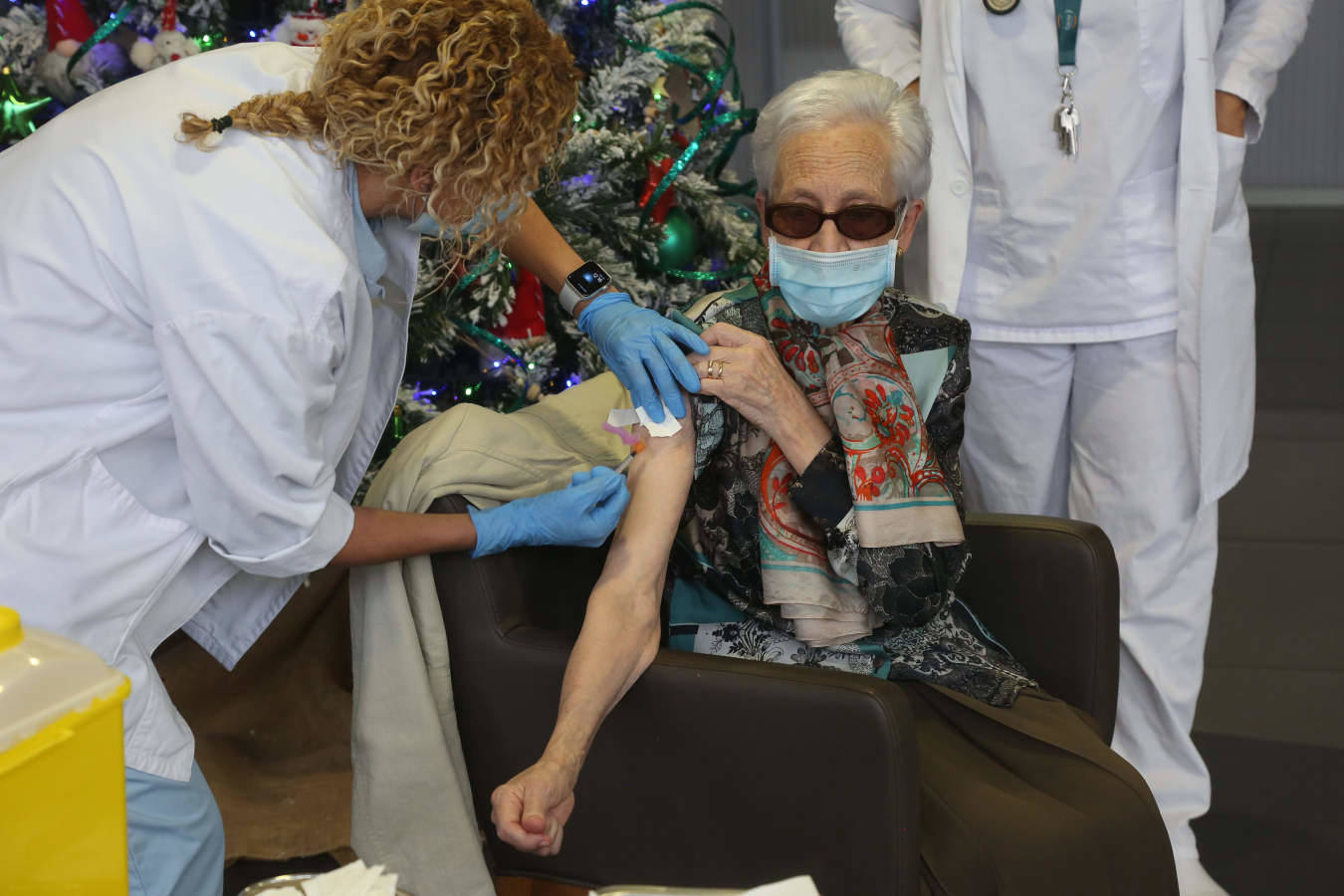 Bernardina Escudero, de 87 años, la primera guipuzcoana en recibir la vacuna.