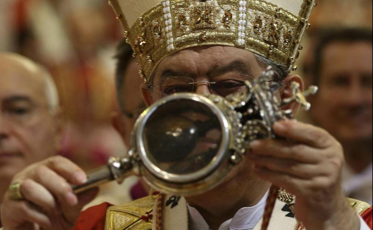 El relicario con la sangre de San Genaro. 
