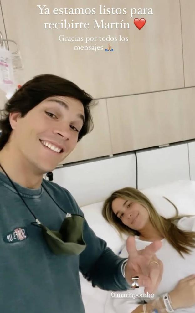 La 'influencer' María Pombo y su marido, Pablo Castellano, en el hospital esperando a su primer hijo, Martín.