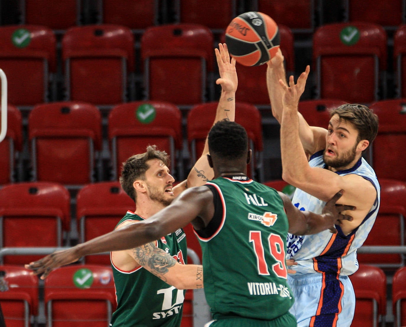 Fotos: Las imágenes del Baskonia - Valencia