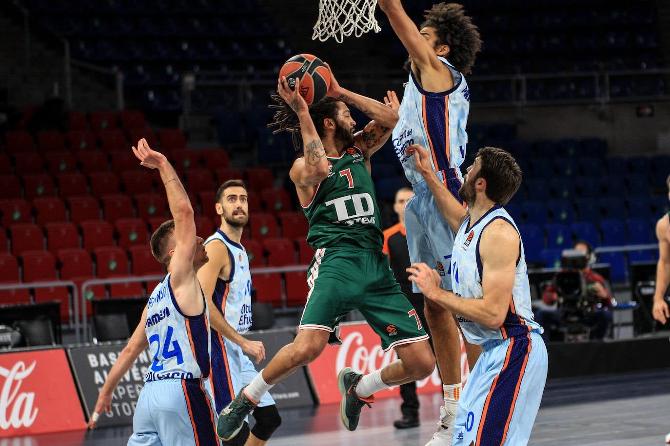 Fotos: Las imágenes del Baskonia - Valencia