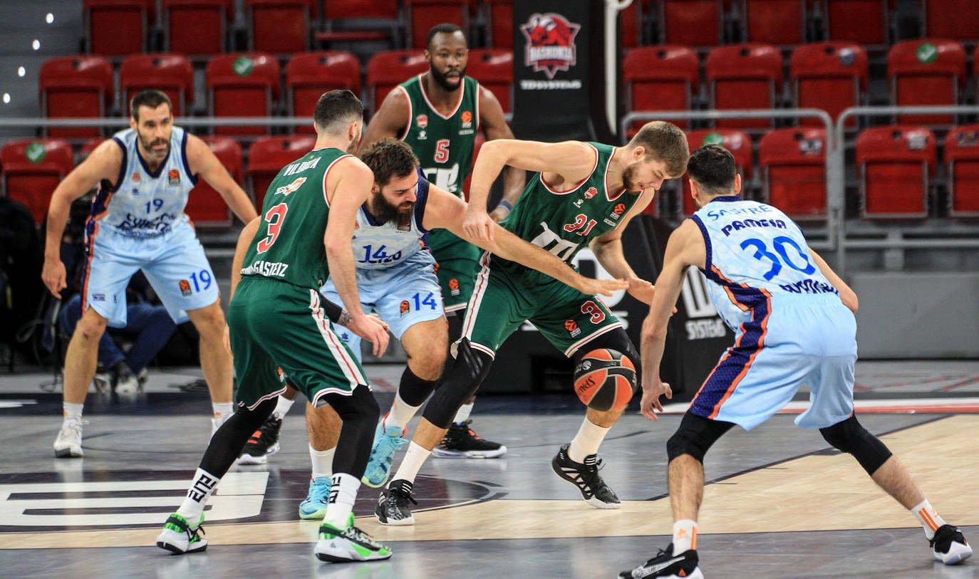 Fotos: Las imágenes del Baskonia - Valencia