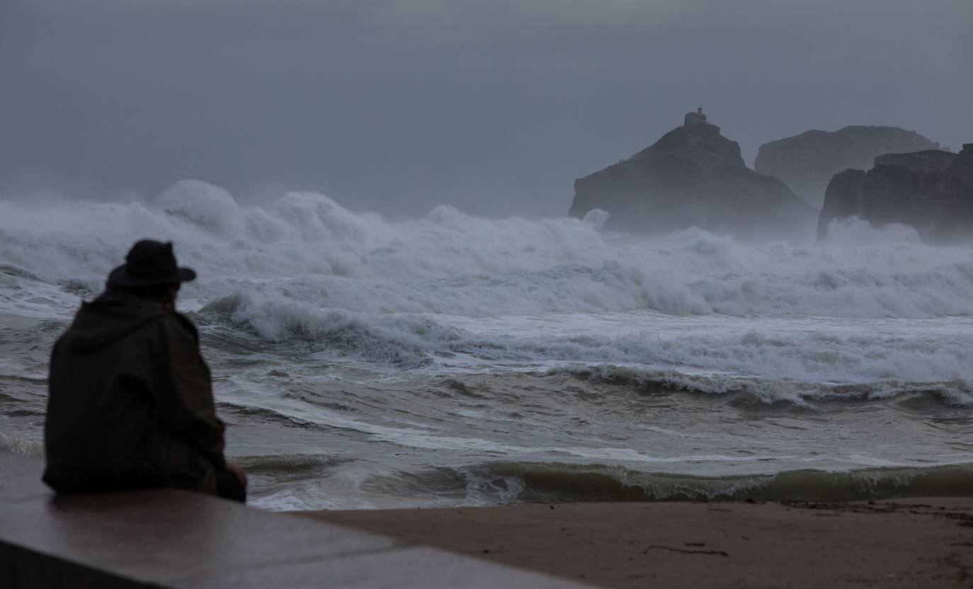 Olas en Bakio.