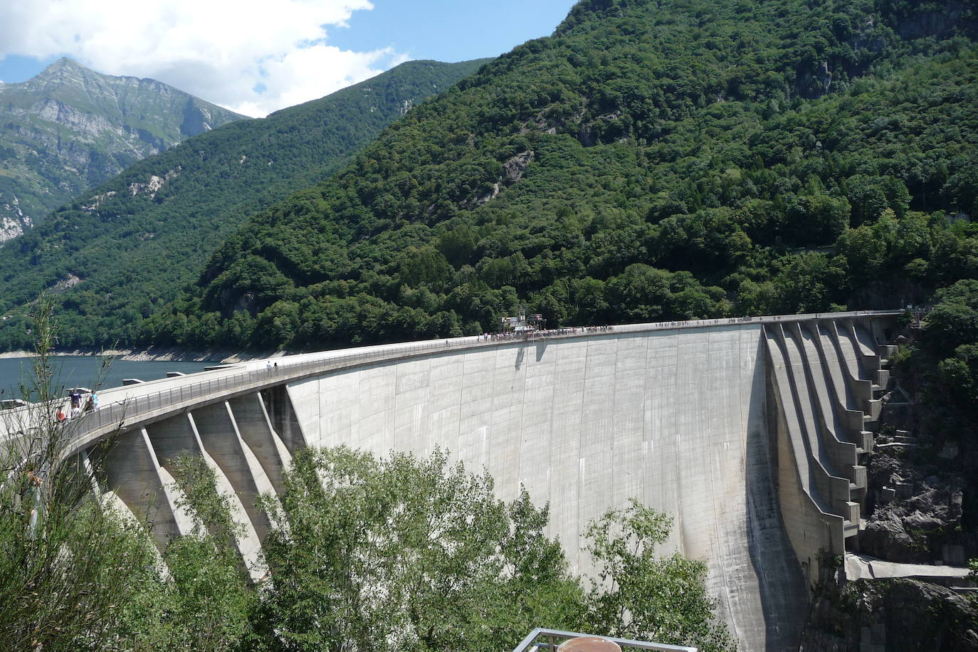 La presa de Verzasca | La belleza del paisaje que envuelve a esta presa, ubicada en Suiza, es uno de sus mayores reclamos.