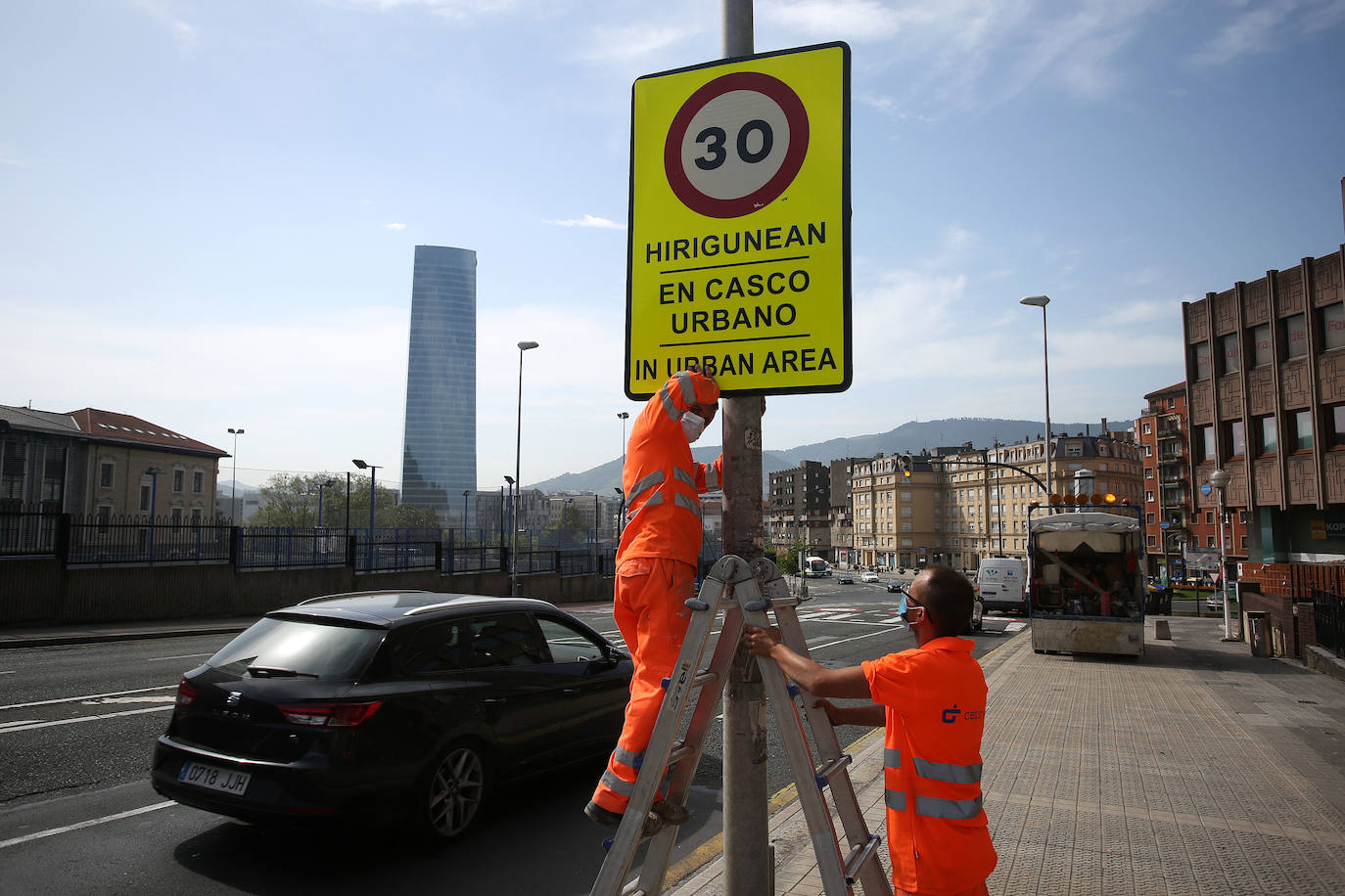 Gehiegizko 30 kilometro orduko abiaduraren ekimena ere mentzionatu du.