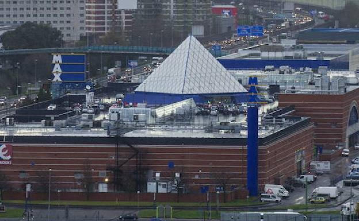 El pleno de Barakaldo da luz verde a las reformas exteriores en Megapark y Max Center