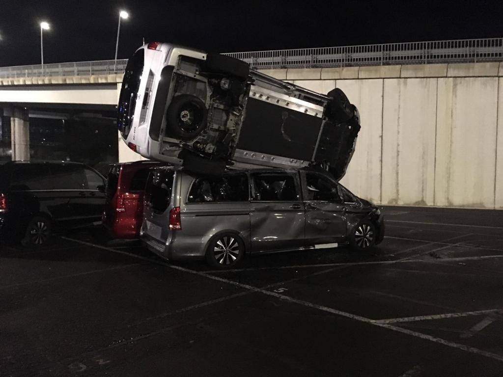 Fotos: Los destrozos ocasionados en el parking de Mercedes de Vitoria