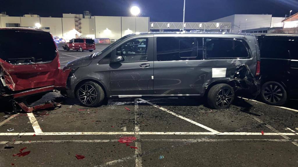 Fotos: Los destrozos ocasionados en el parking de Mercedes de Vitoria