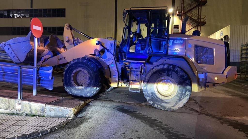 Fotos: Los destrozos ocasionados en el parking de Mercedes de Vitoria