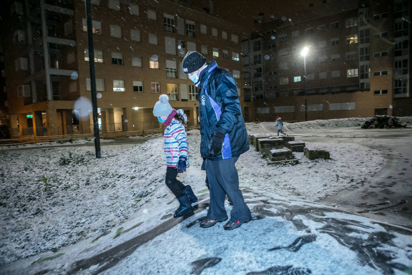 La nieve hizo acto de presencia a última hora del viernes.