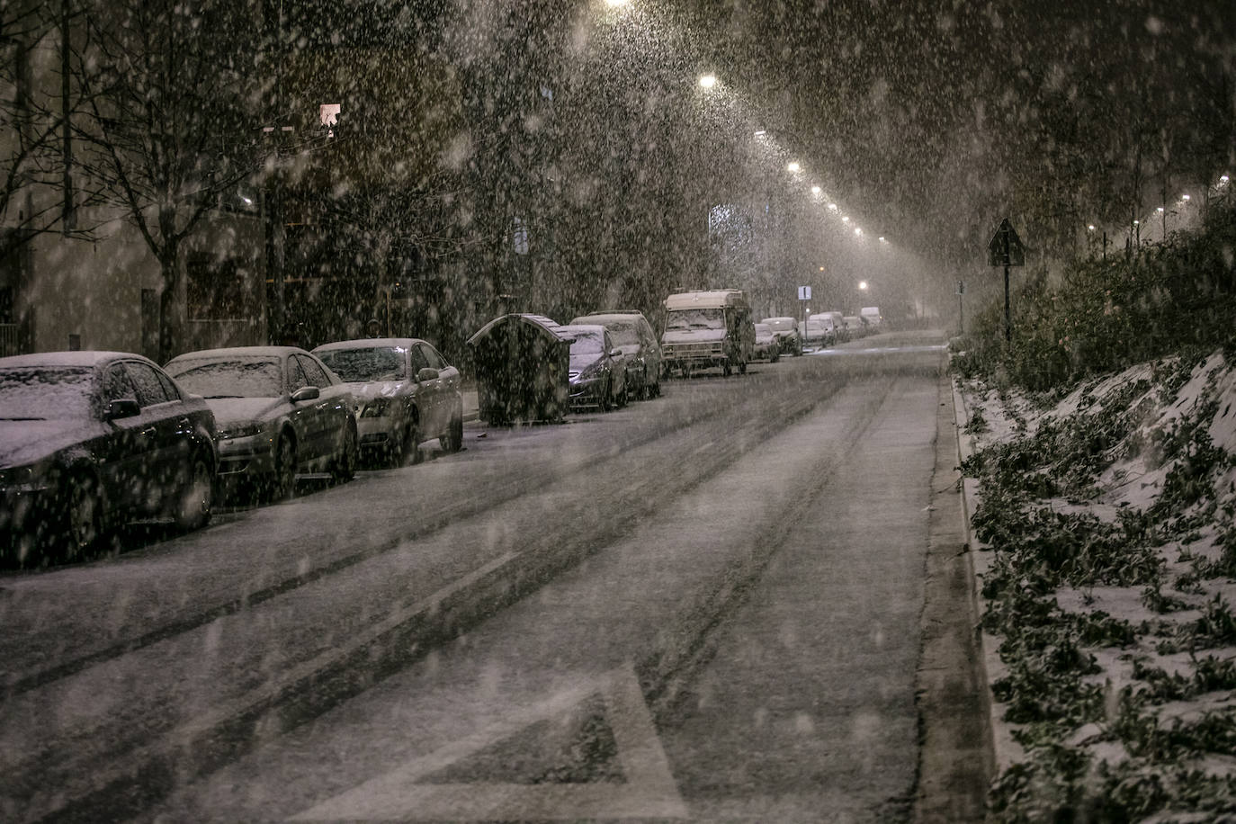 La nieve hizo acto de presencia a última hora del viernes.