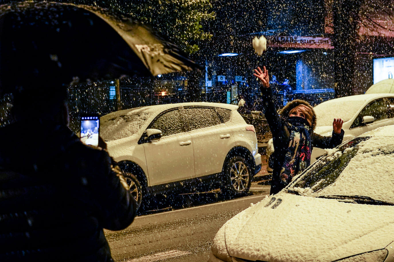 La nieve hizo acto de presencia a última hora del viernes.