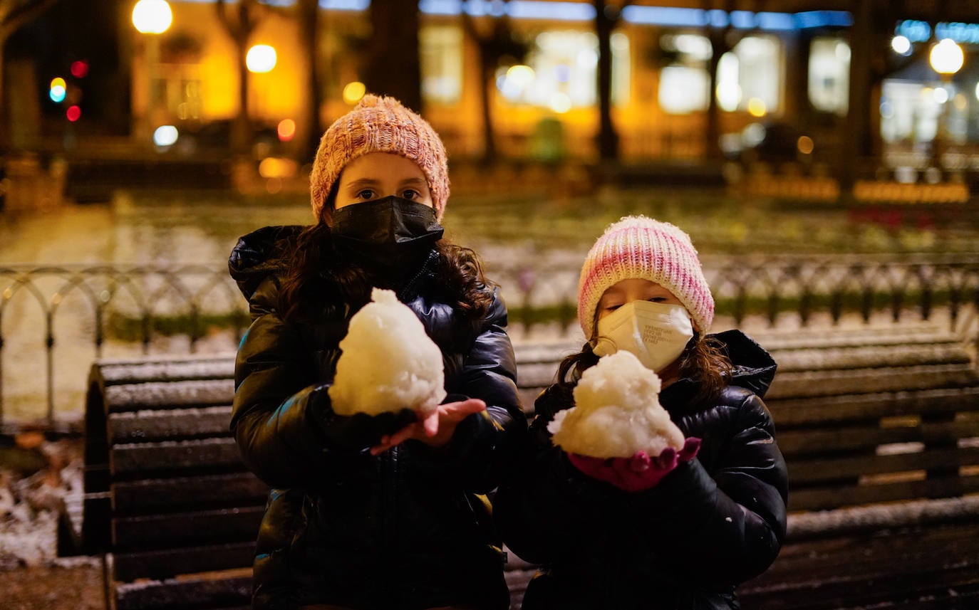 La nieve hizo acto de presencia a última hora del viernes.