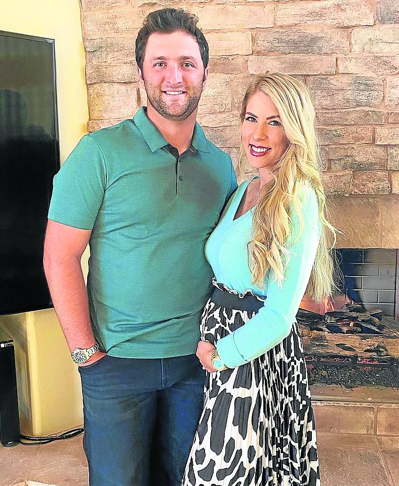 El golfista y su esposa Kelley serán padres entre marzo y abril.