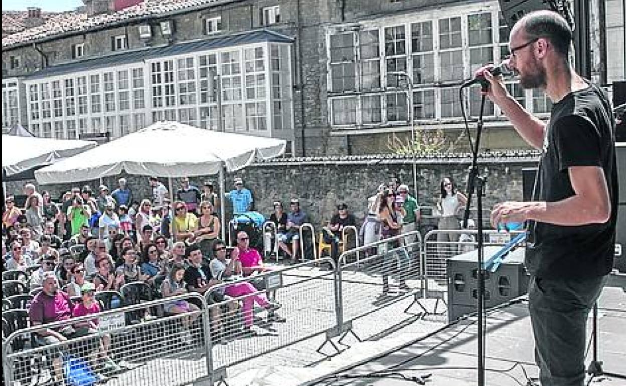 Amets Arzallus, oholtza gainean.