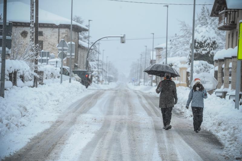 El espesor de nieve ha sido importante en Vitoria y sus alrededores.