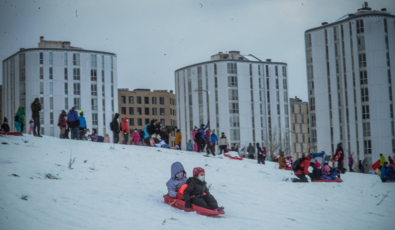 Fotos: Vitoria se divierte en la nieve