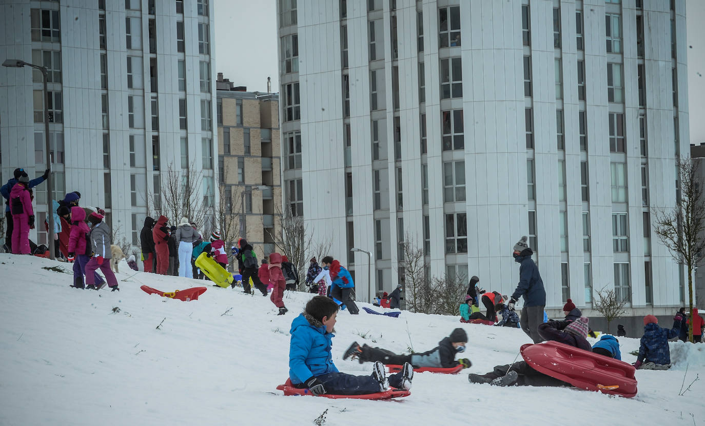 Fotos: Vitoria se divierte en la nieve