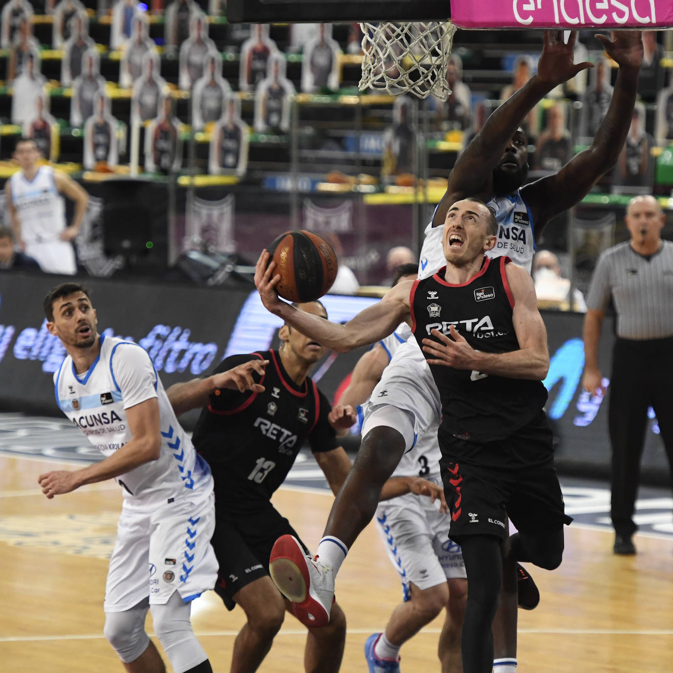 Fotos: Victoria por la mínima del Bilbao Basket en el derbi de colistas