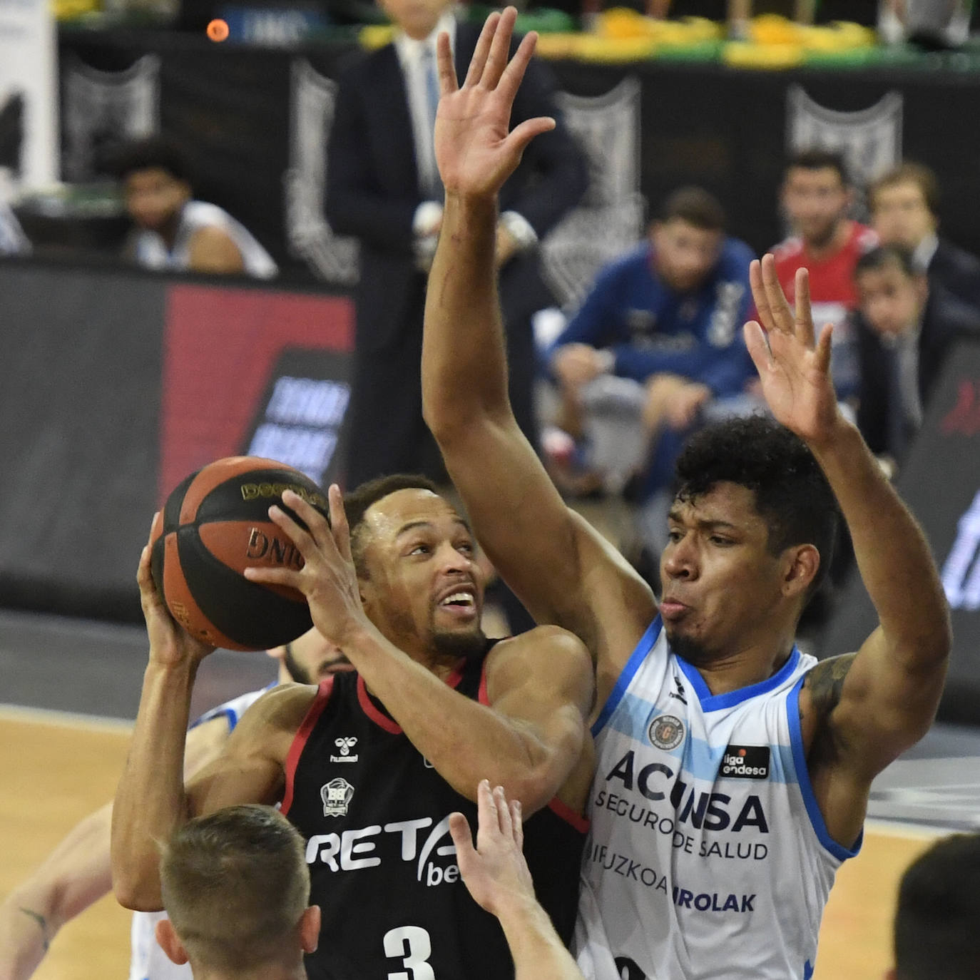 Fotos: Victoria por la mínima del Bilbao Basket en el derbi de colistas