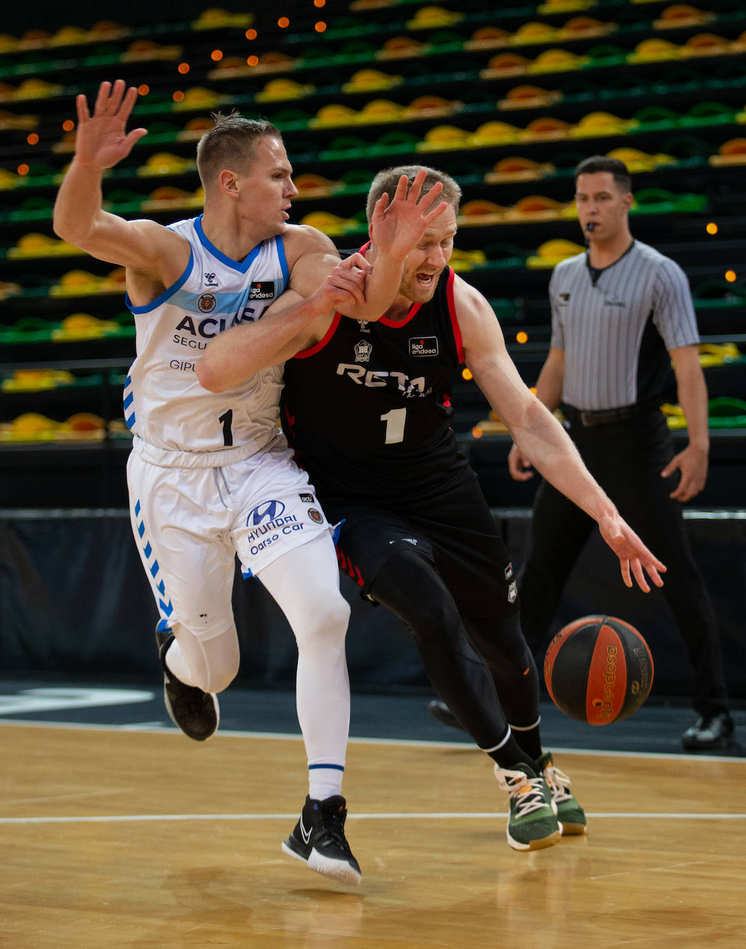 Fotos: Victoria por la mínima del Bilbao Basket en el derbi de colistas