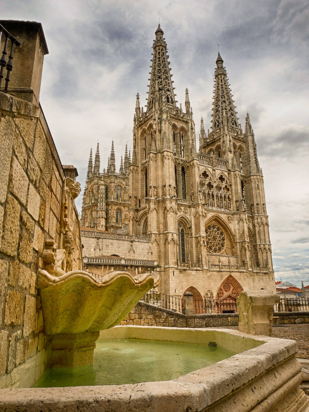 Burgos | El próximo 20 de julio del 2021 se cumple el 800 aniversario de la colocación de la primera piedra en la Catedral de Burgos. Como buena ciudad catedralicia, la urbe castellana lo celebra a lo grande con una agenda repleta de actividades en la que destaca una gran exposición y un congreso internacional sobre el concepto de catedral