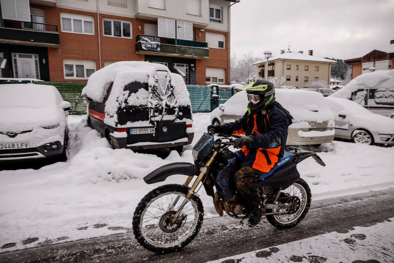 Fotos: La nieve vuelve a cubrir de blanco Álava