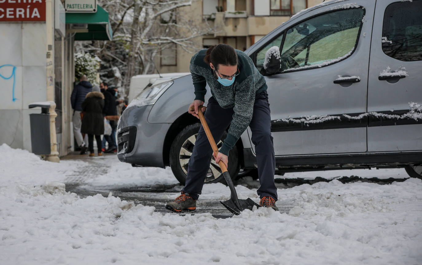 Fotos: La nieve vuelve a cubrir de blanco Álava