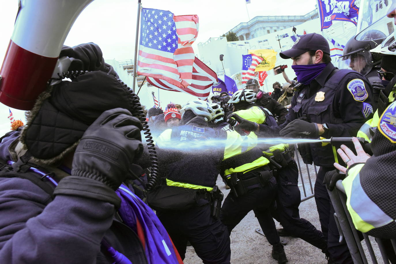 Fotos: Decenas de manifestantes irrumpen en el Capitolio