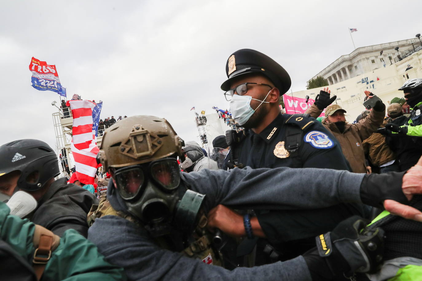 Fotos: Decenas de manifestantes irrumpen en el Capitolio