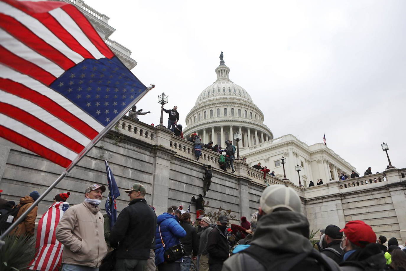 Fotos: Decenas de manifestantes irrumpen en el Capitolio