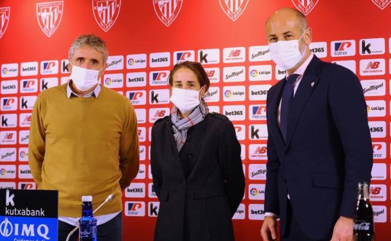 Joseba Agirre, Iraia y Elizegi, durante la comparecencia.