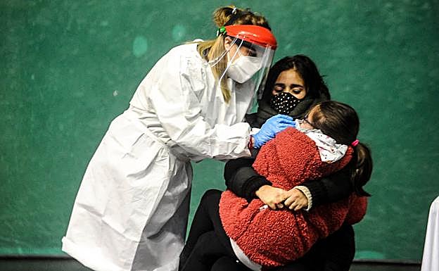Euskadi entra en alerta naranja tras sumar 560 nuevos casos
