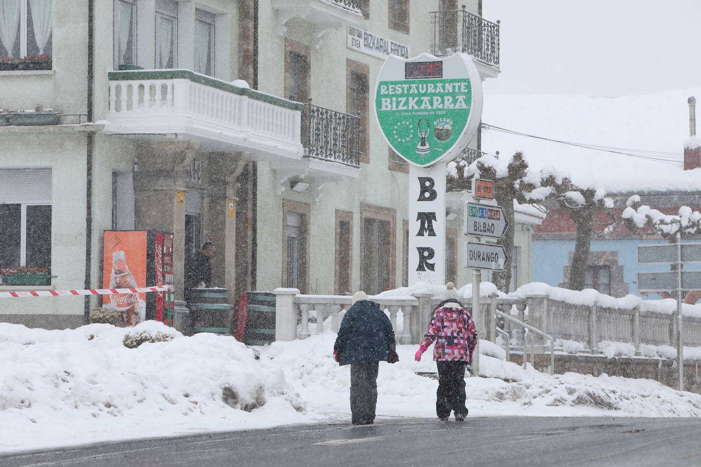 La nieve ha caído con fuerza en Urkiola