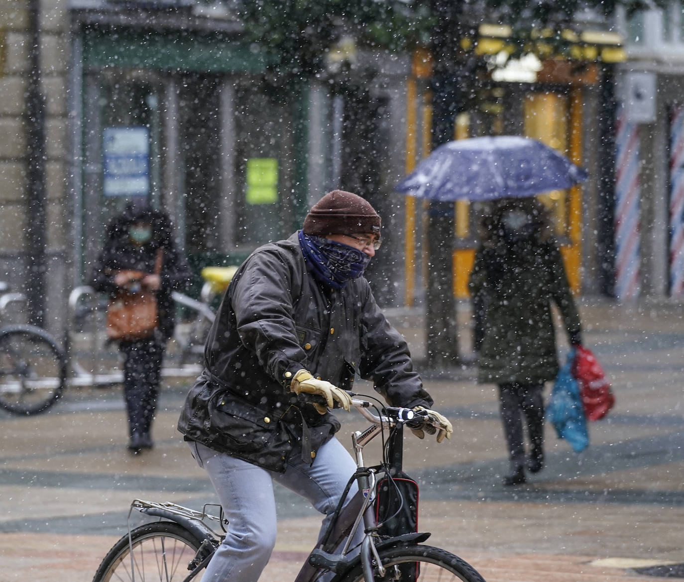 Fotos: Álava se prepara para otra jornada de nieve