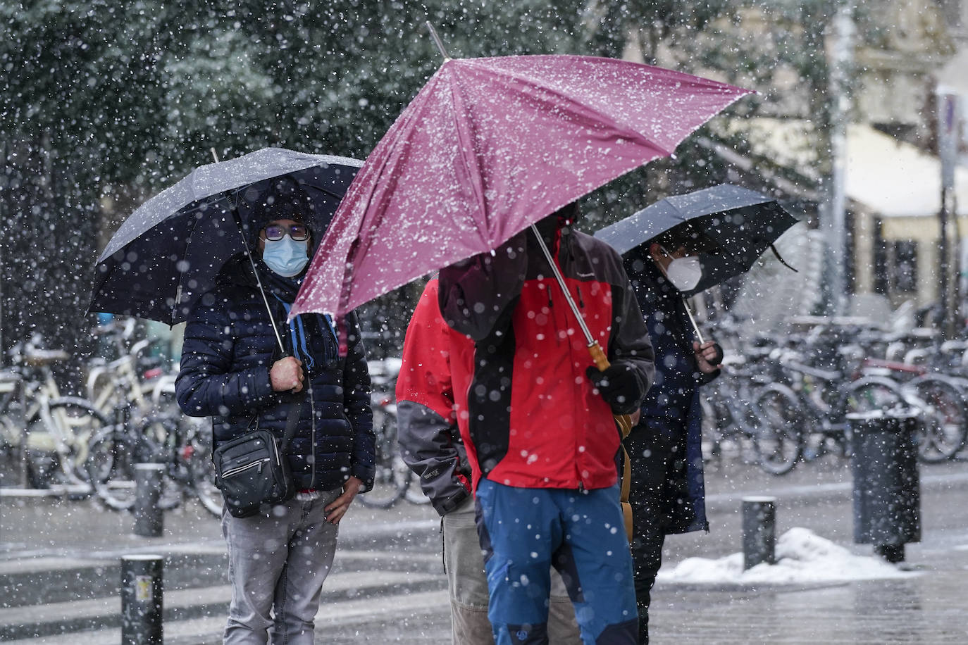 Fotos: Álava se prepara para otra jornada de nieve