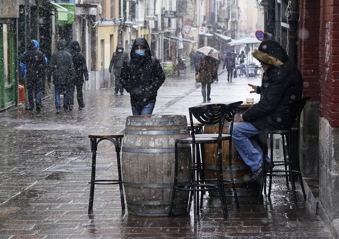 Fotos: Álava se prepara para otra jornada de nieve