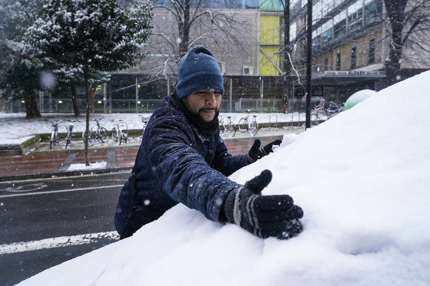 Fotos: Álava se prepara para otra jornada de nieve