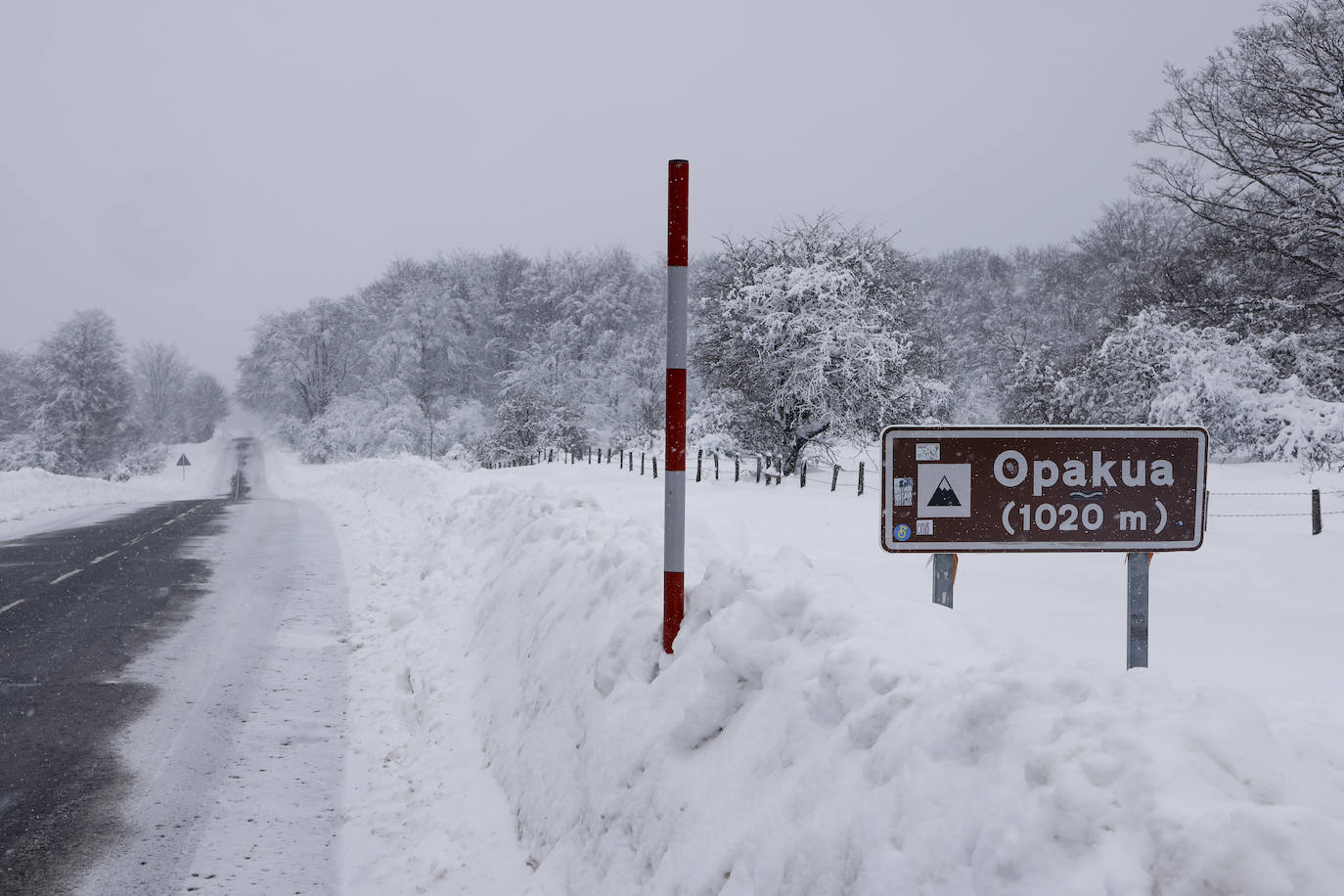 Fotos: Álava se prepara para otra jornada de nieve