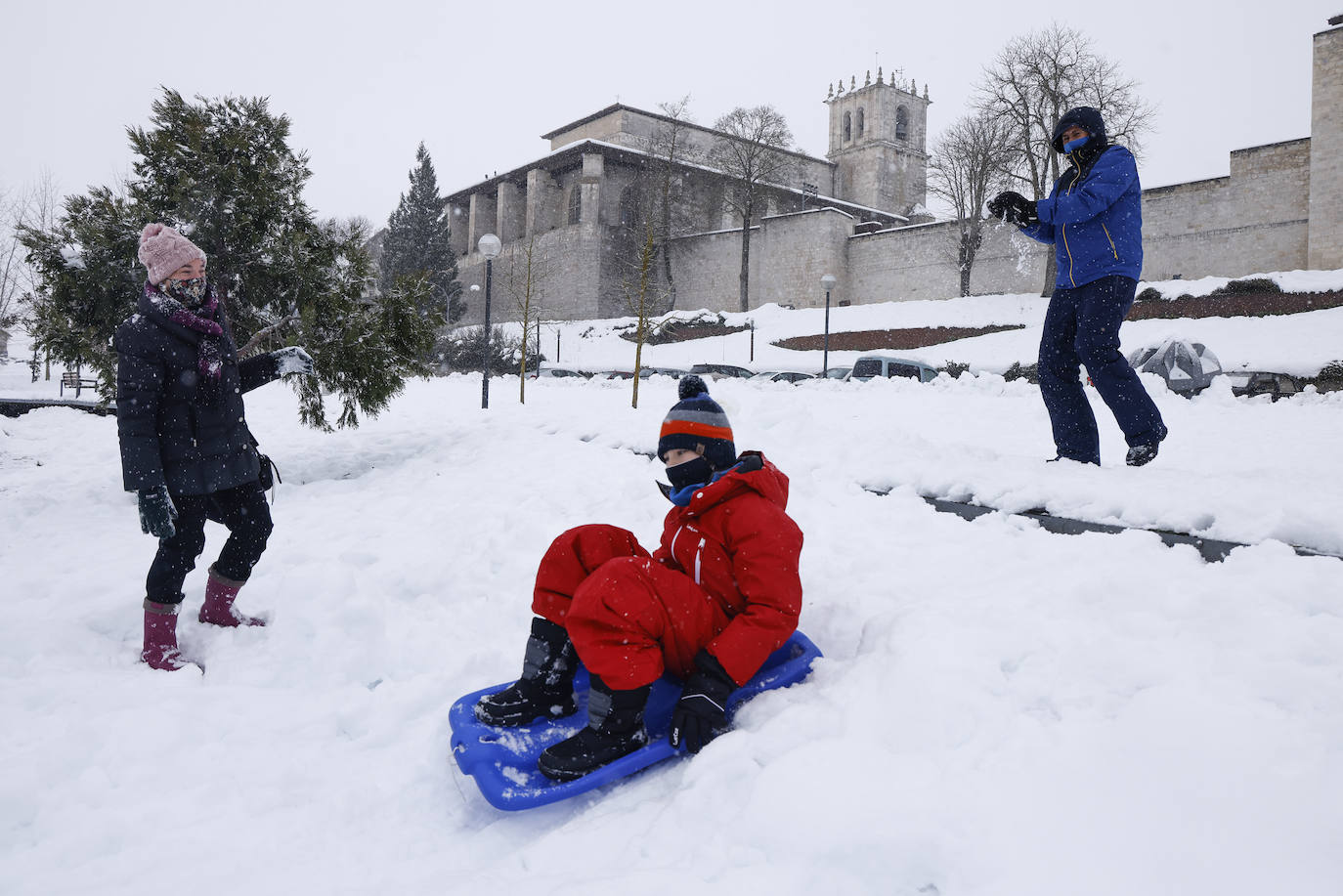 Fotos: Álava se prepara para otra jornada de nieve