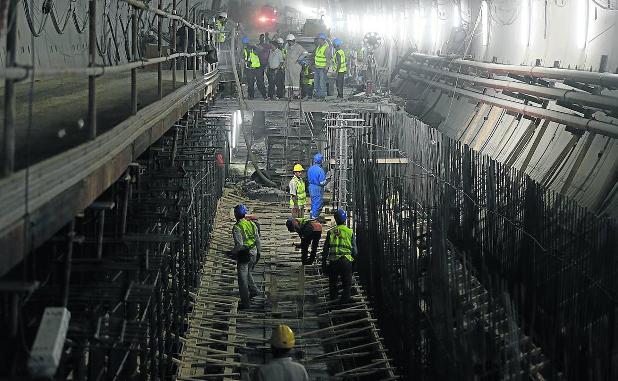 La construcción de los túneles de Ismailía presentó gran dificultad técnica, al discurrir por debajo del Canal de Suez.