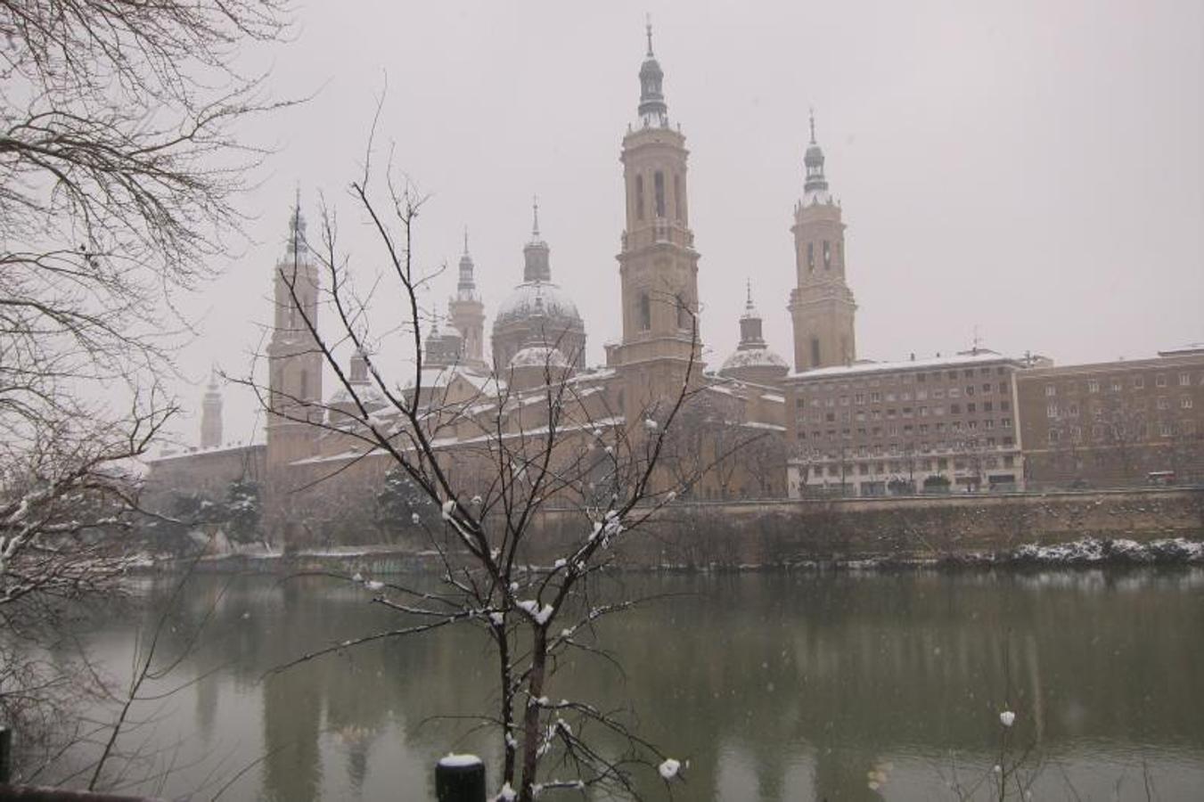 Catedral del Pilar cubierta de nieve tras el paso de la borrasca Filomena