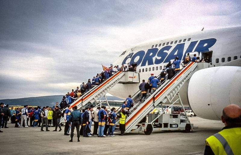 Hinchas del Alavés parten hacia Dortmund para la final contra el Liverpool.