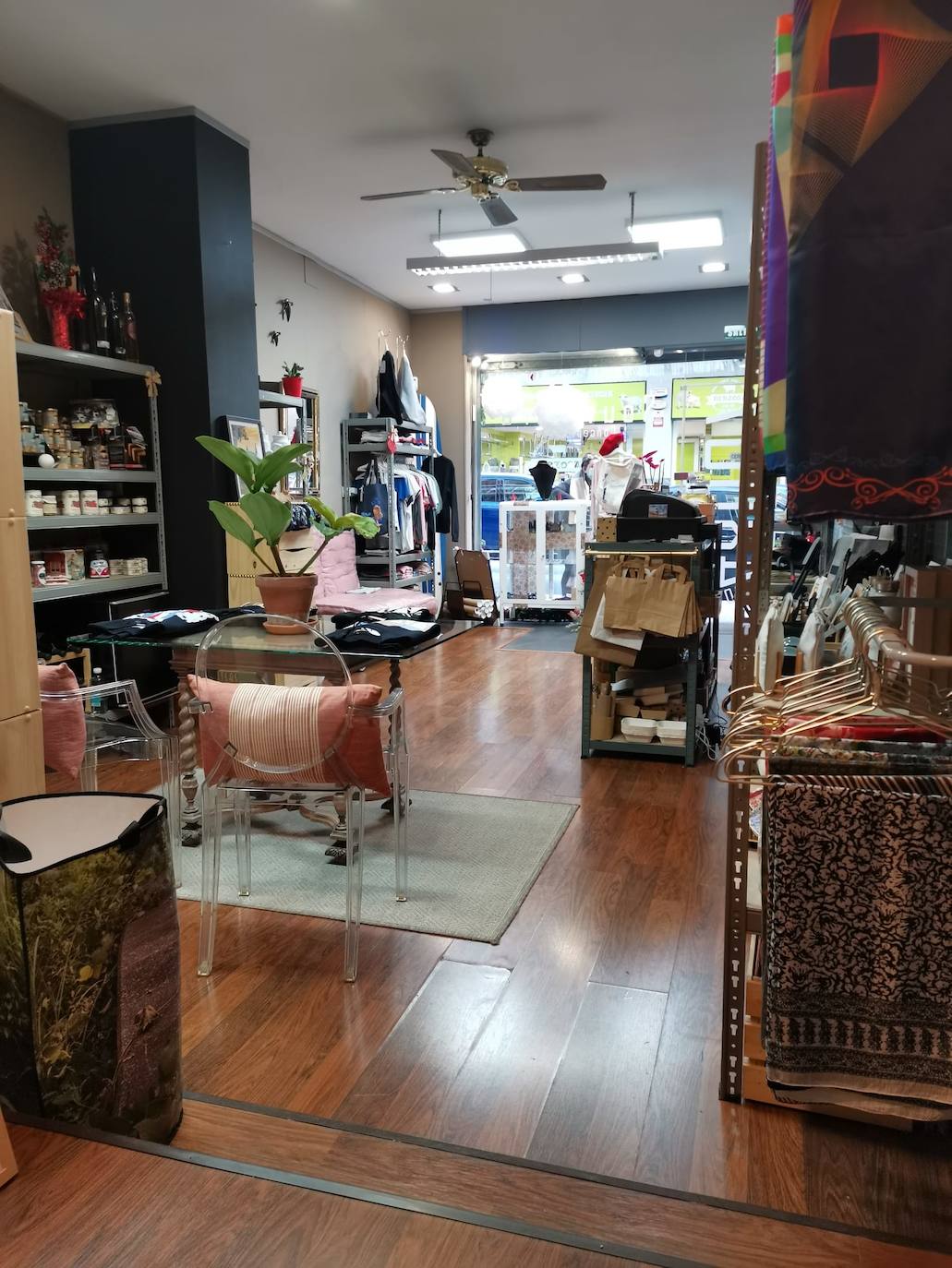 Fotos: Moda, arte, menaje y mucho más de 30 diseñadores locales: así es la especial tienda de Mila en Castaños