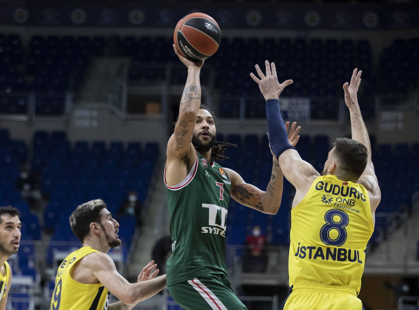 Fotos: Las imágenes del Fenerbahce-Baskonia