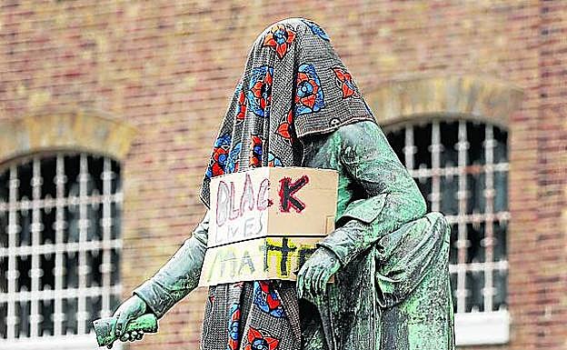 La estatua en Londres del esclavista Robert Milligan fue retirada tras las protestas. 