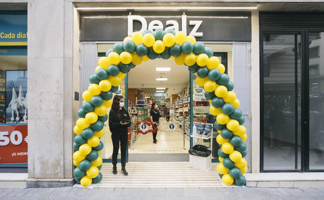 Nueva apertura en Vitoria: Dealz abrirá el martes su tienda de Dato y prepara otro establecimiento en Gorbea