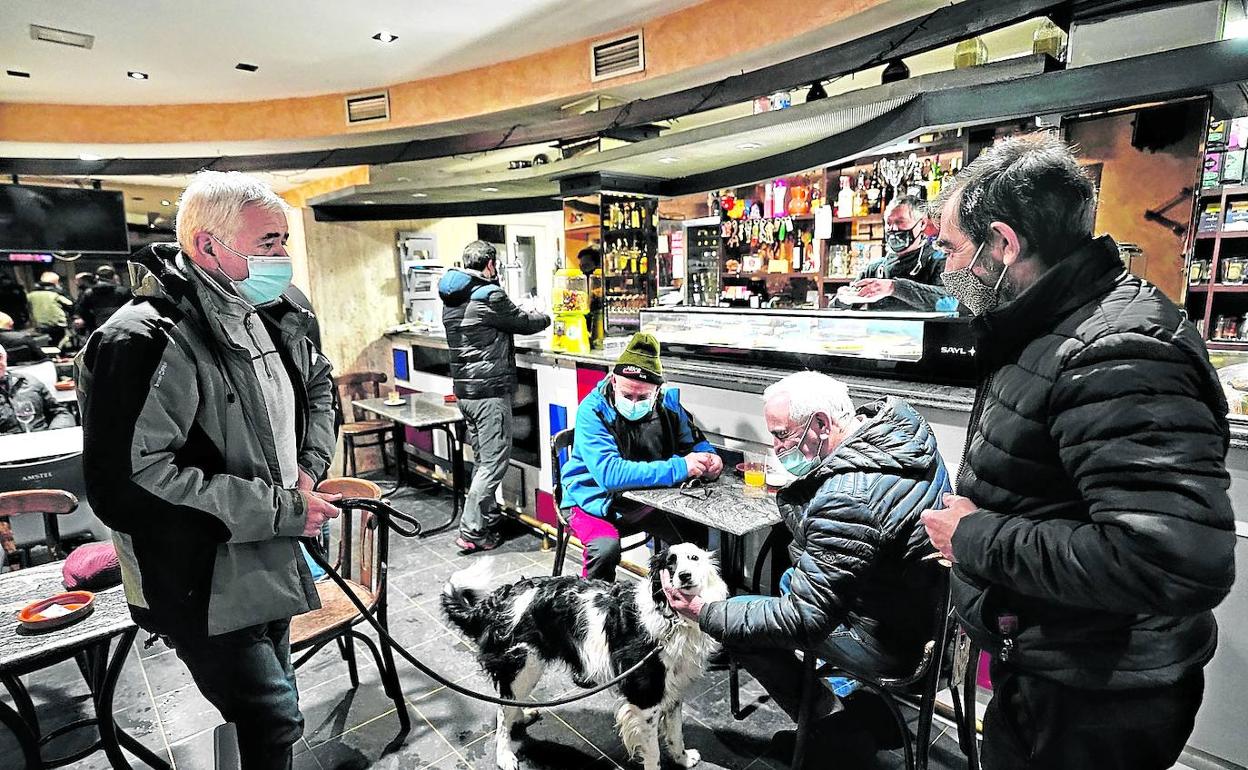 Los alcaldes ante el cribado masivo: «De nada sirve si luego va un 40%»