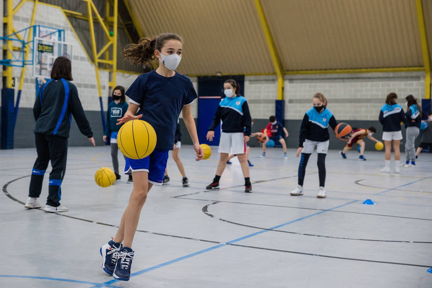 Fotos: Vuelve el deporte escolar a Álava